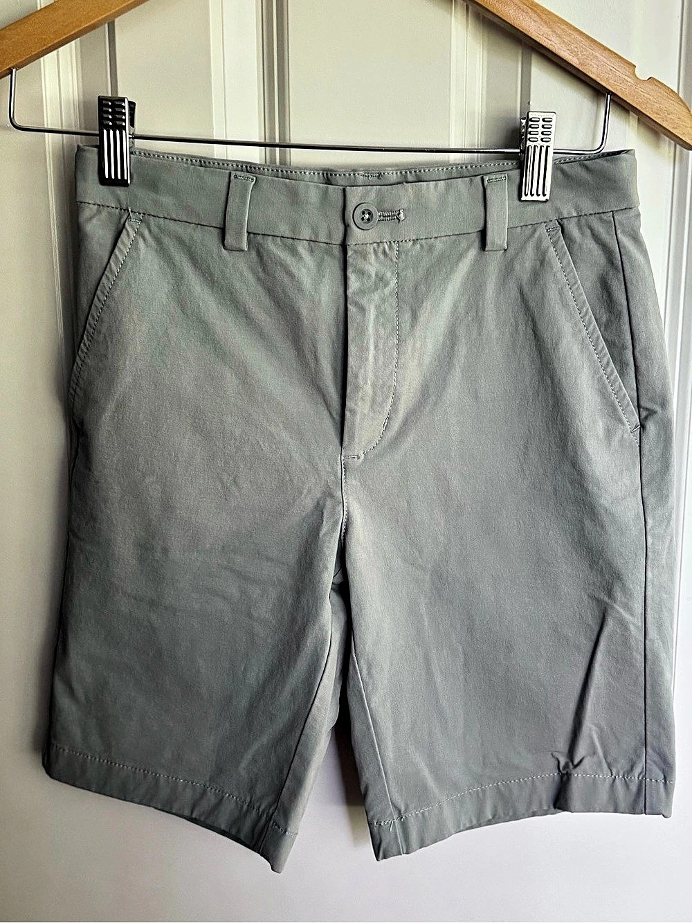 Boys vineyard vines Performance Shorts Flat Front Gray Shorts Size 10 Like New